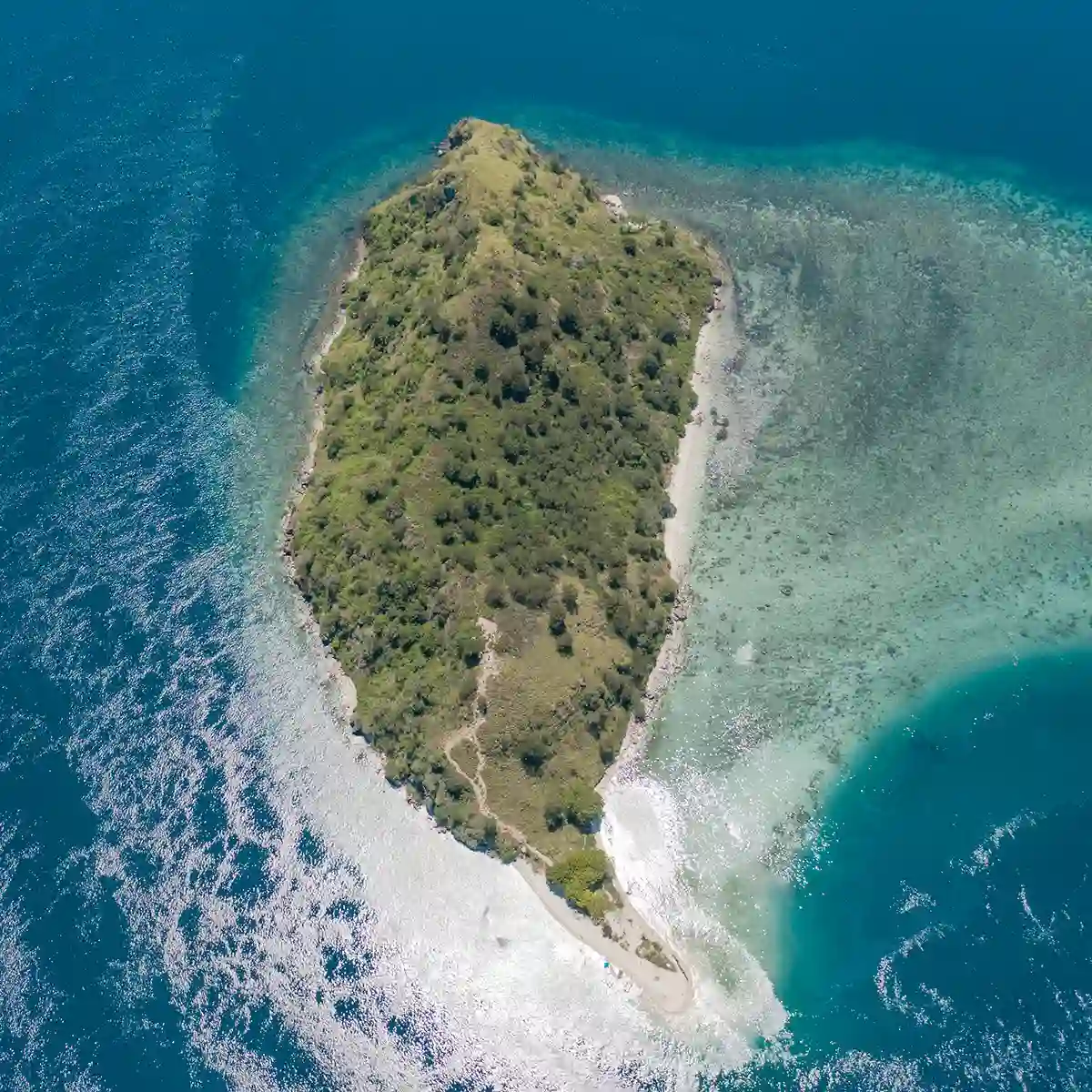 Kelor Island | Helicopter Tour Packages in Komodo Island | Komodo Helicopter Tour