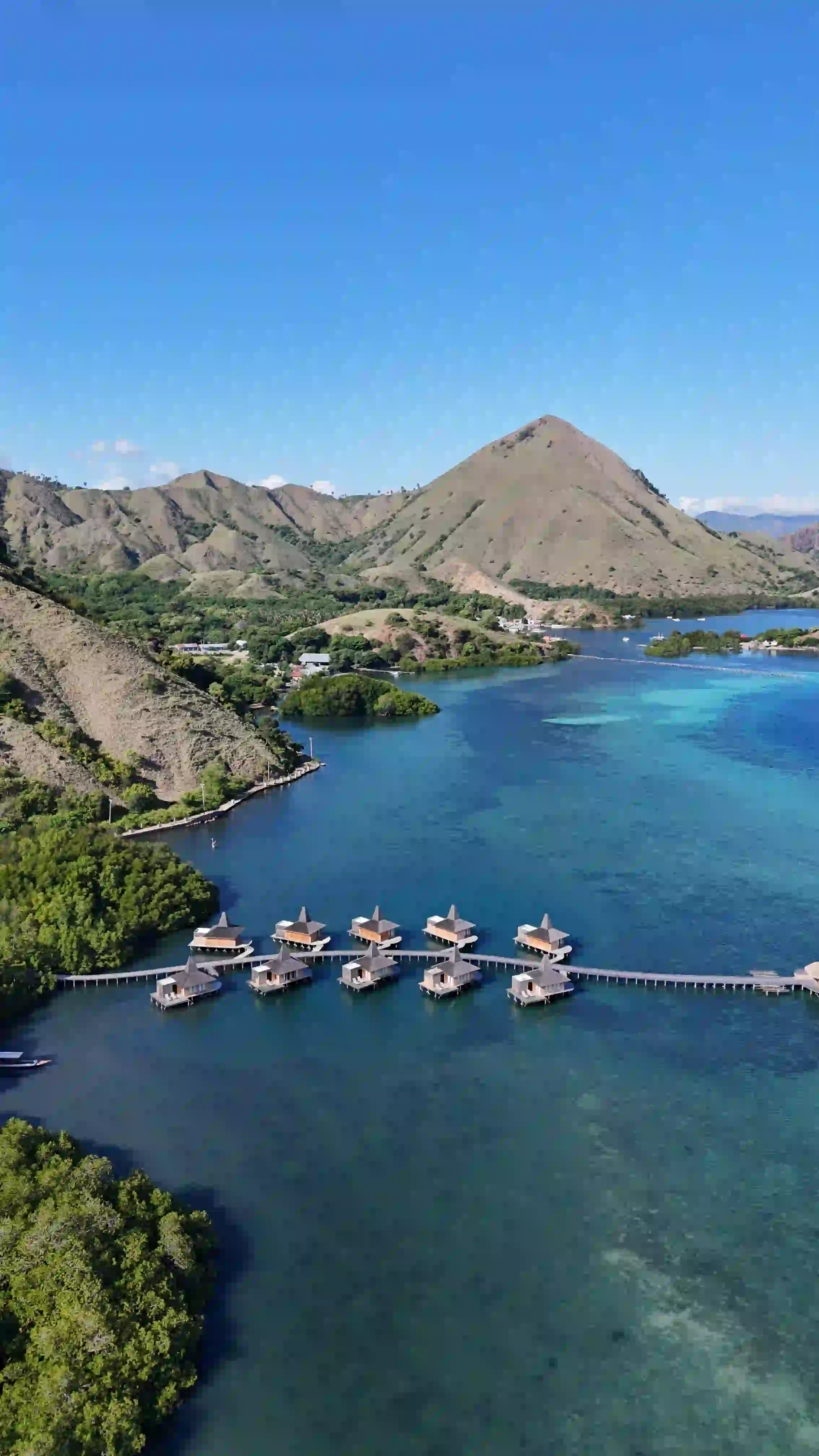 Menjaga Bay Destination | Helicopter Tour Packages in Komodo Island | Komodo Helicopter Tour